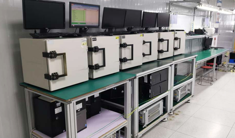 Laboratorio de investigación y desarrollo en Nanjing Barway Technology Co., Ltd, donde técnicos experimentados trabajan en la integración de códigos de barras y hardware RFID.